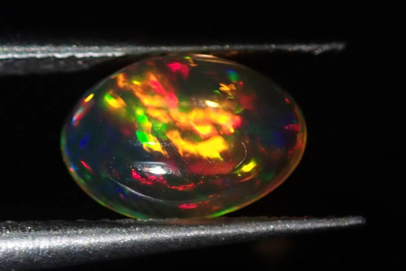 天然ファイアオパール ルース 0.917ct 約5mm×8mm ソーティング 天然ファイアオパール ルース 0.917ct 約5mm×8mm ソーティング