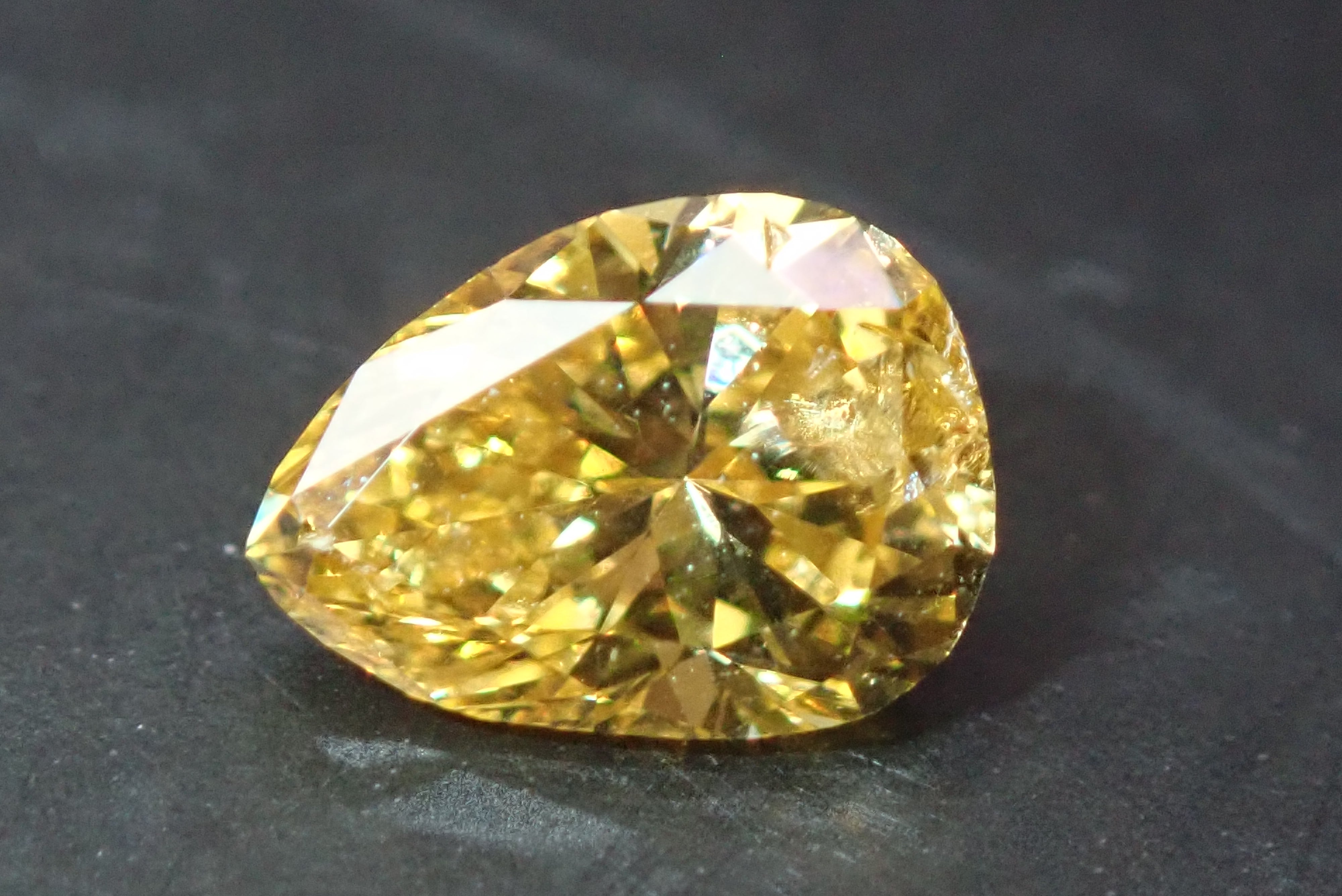 天然ファンシーディープイエローダイヤモンド 0.296ct – Shis Color