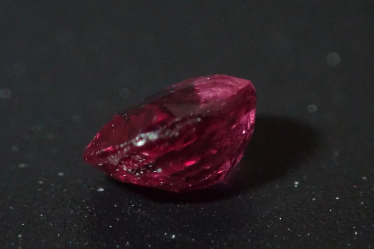 天然ルビー0.440ct 約4×5mm ソーティング付き！