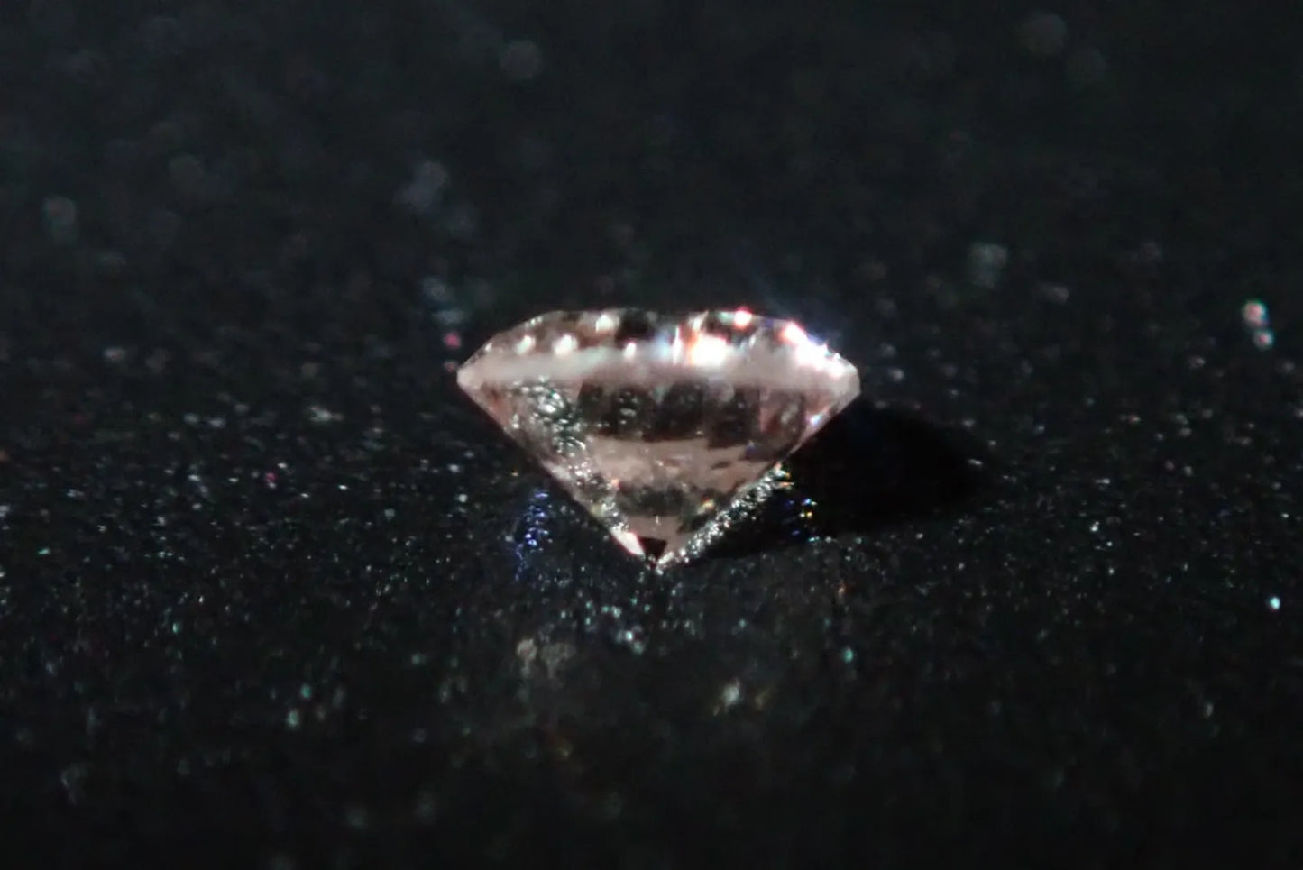 天然ピンクダイヤ 0.044ct 約2×2mm ソーティング付き！