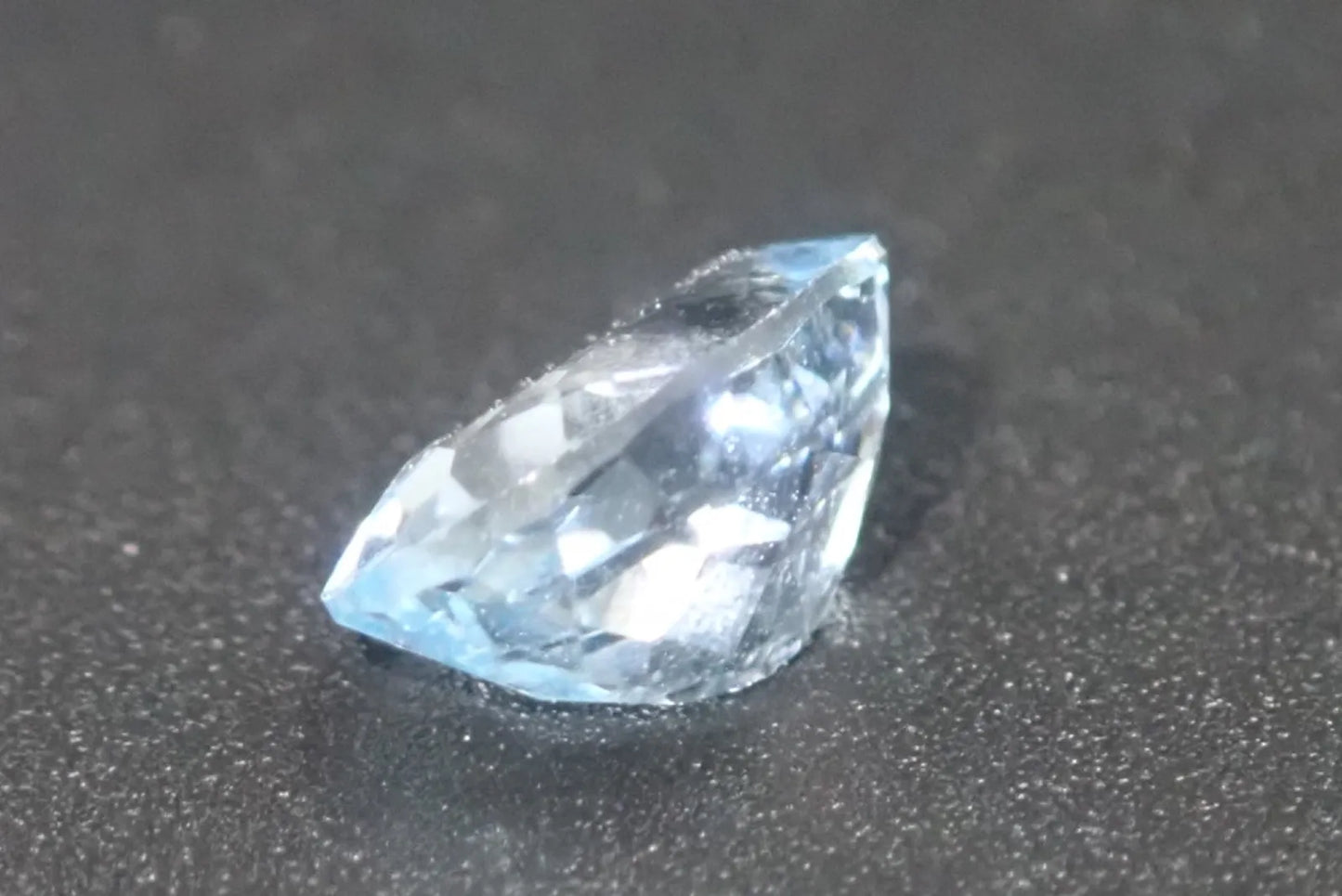 天然アクアマリン 1.180ct 約6×8mm ソーティング付き！