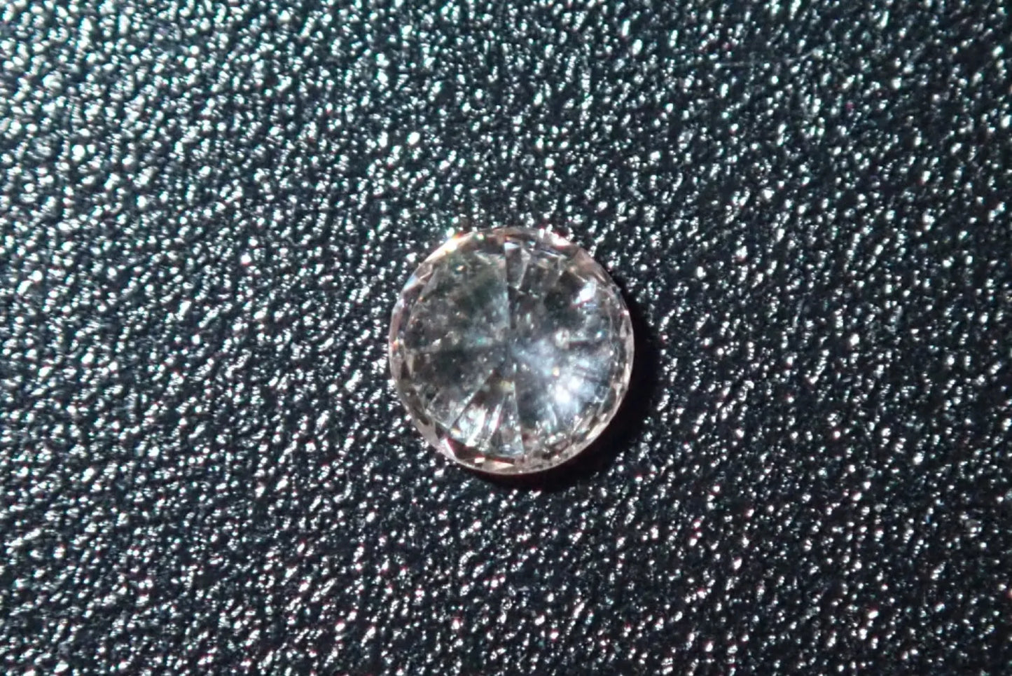 天然ピンクダイヤ 0.044ct 約2×2mm ソーティング付き！