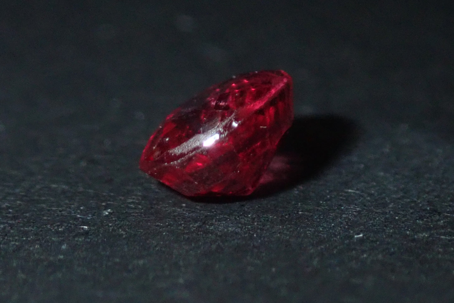 スピネル　0.557ct