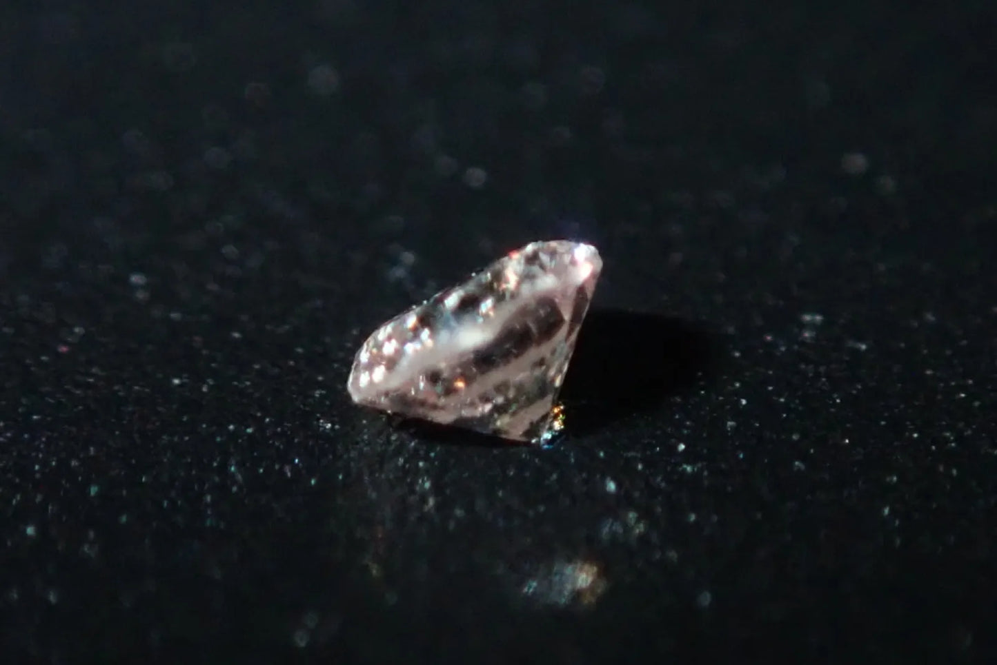 天然ピンクダイヤ 0.044ct 約2×2mm ソーティング付き！