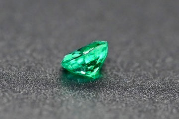 エメラルド　0.585ct