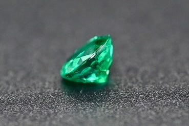 エメラルド　0.585ct