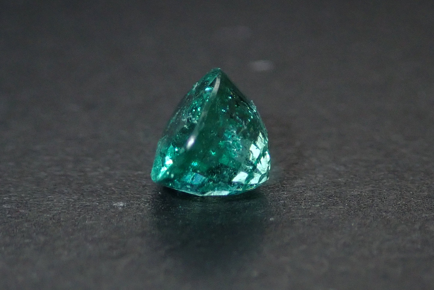 エメラルド　0.548ct