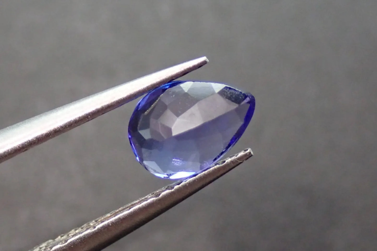 天然タンザナイト ルース 0.818ct 約7mm×5mm ソーティング付き！