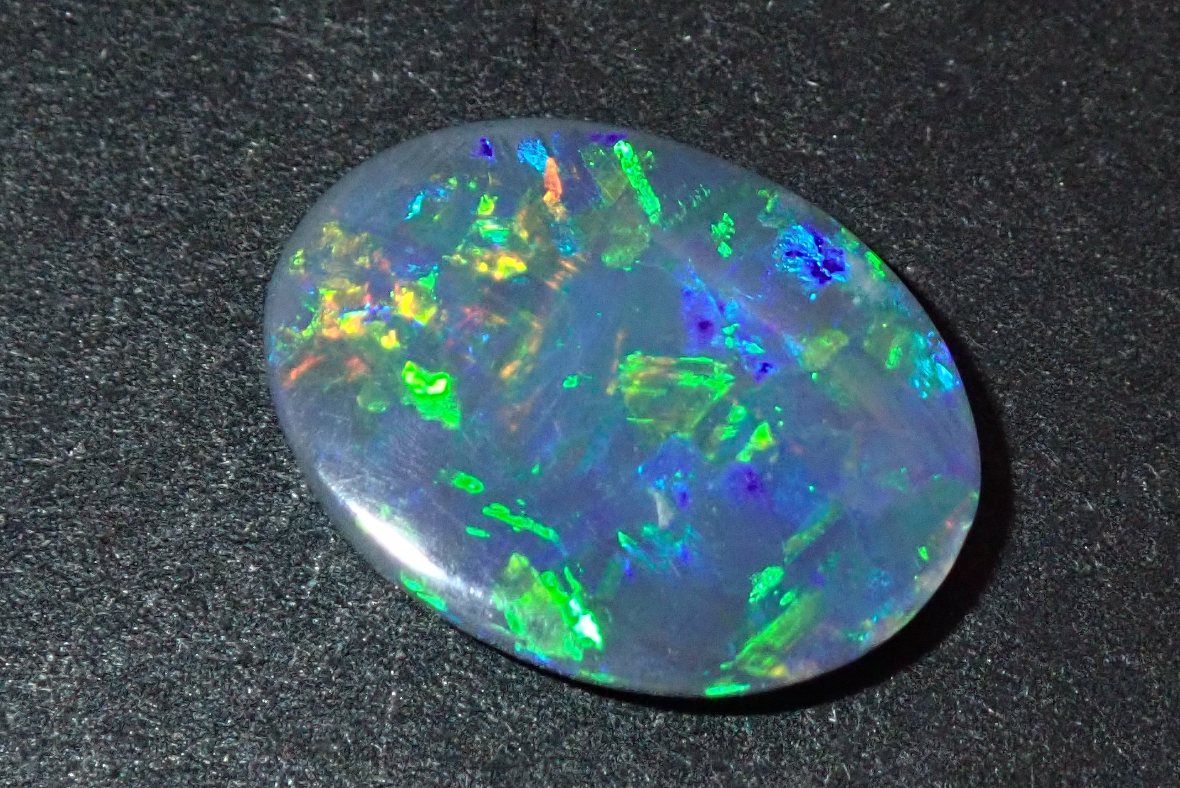 買い取り3526S新品≪opal≫ 豪華絢爛!!! 上質ブラックオパール 特大11.47ct 極上ダイヤモンド Pt900 超高級ペンダントヘッド オパール