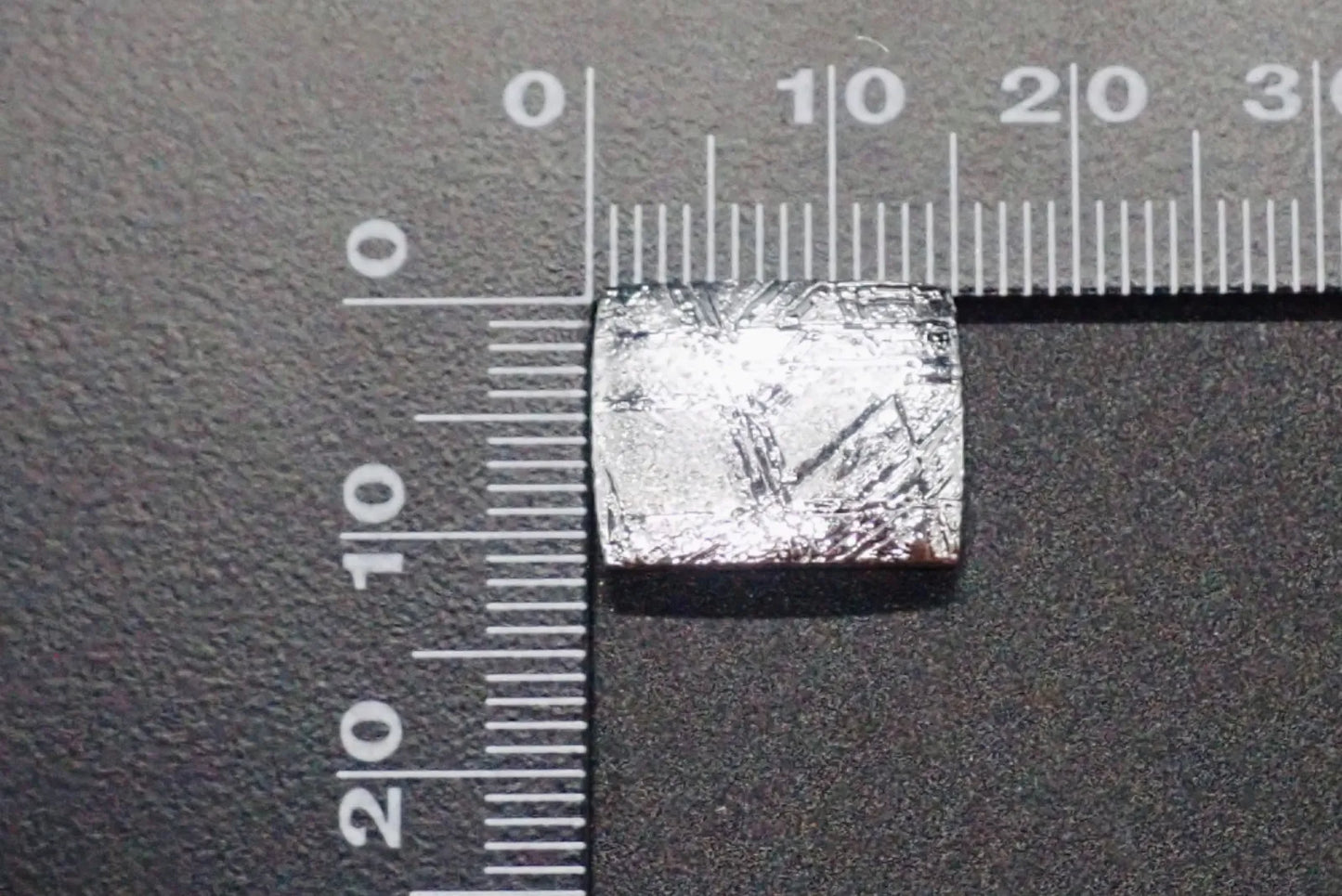 天然ギベオン隕石　23.84ct 約12×15mm