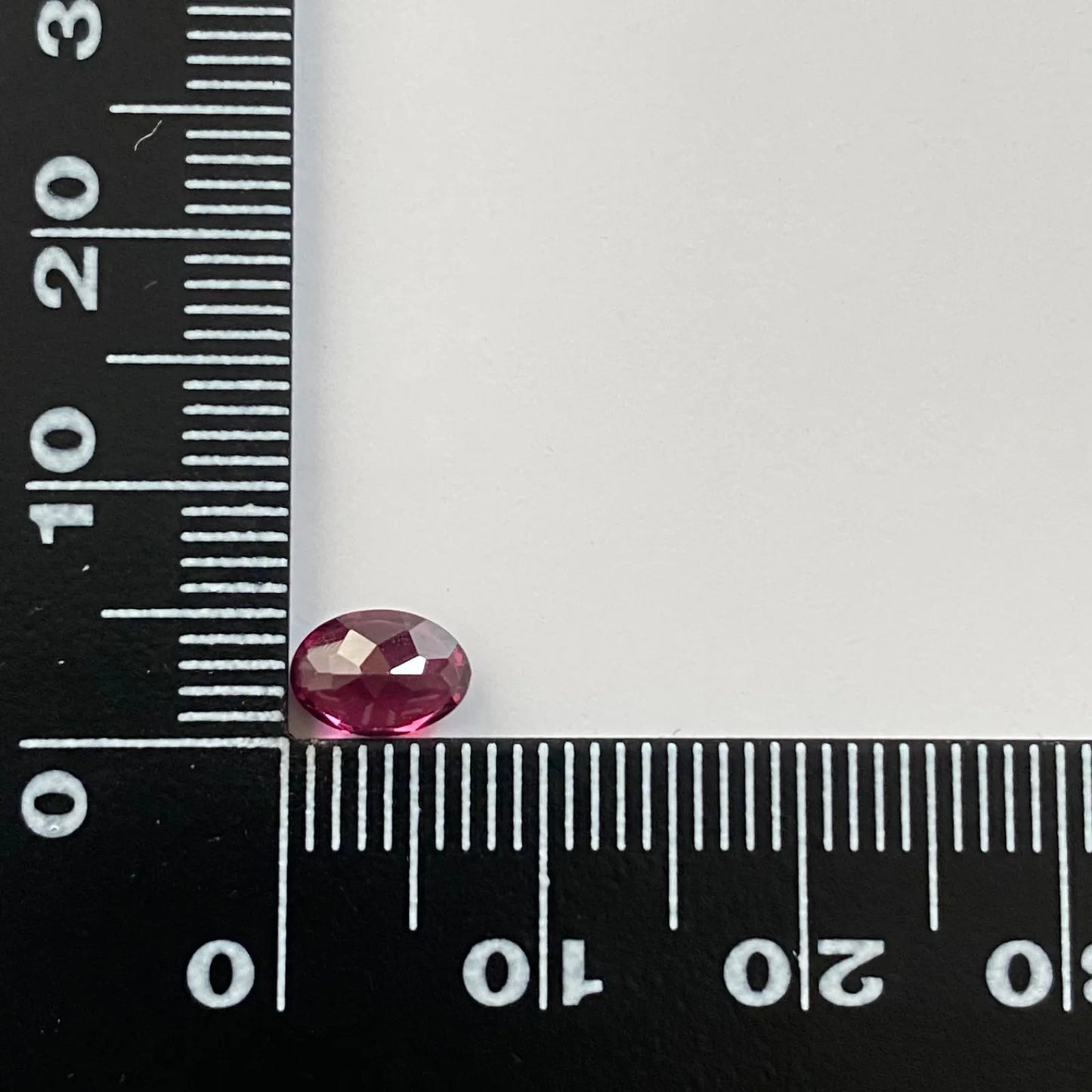 天然ロードライトガーネット ルース 1.09ct 約5mm×7mm