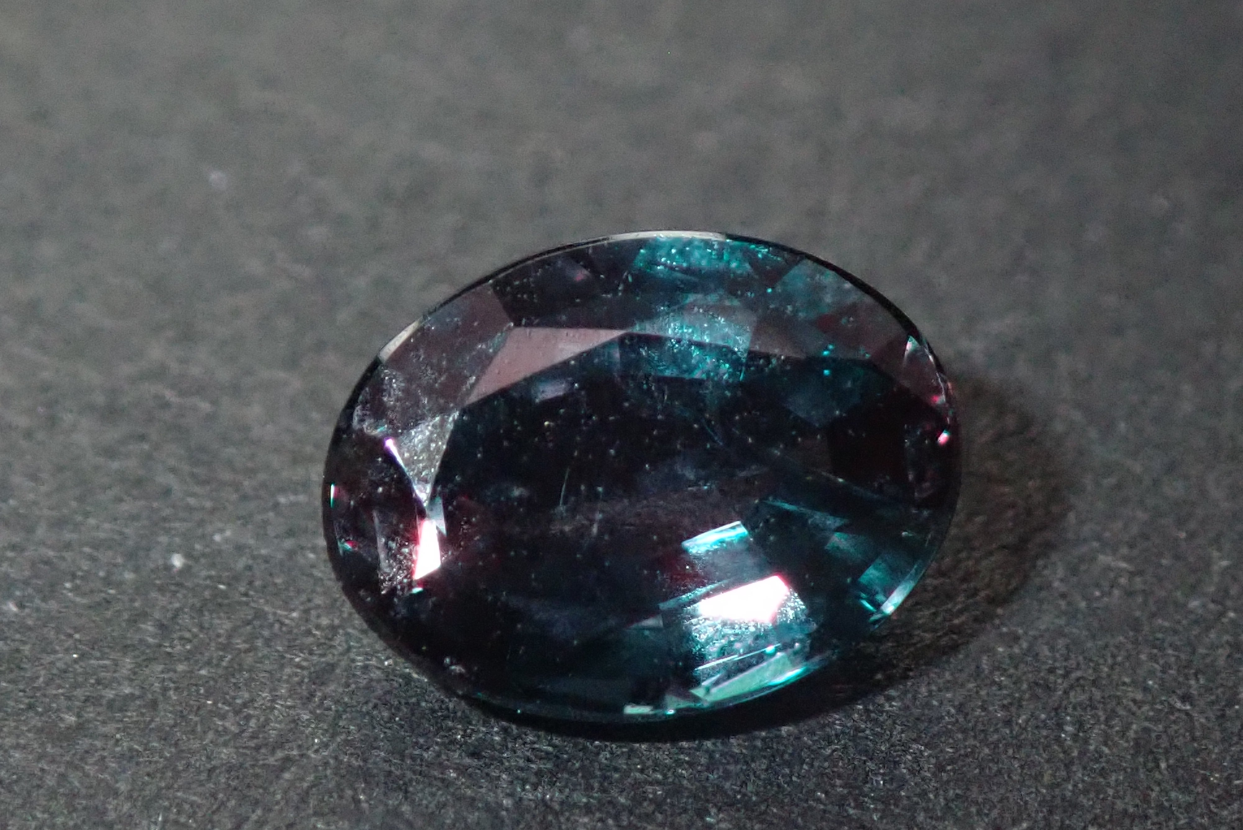 GIA鑑別書付き】ブラジル産アレキサンドライト0.63ct – Shis Color