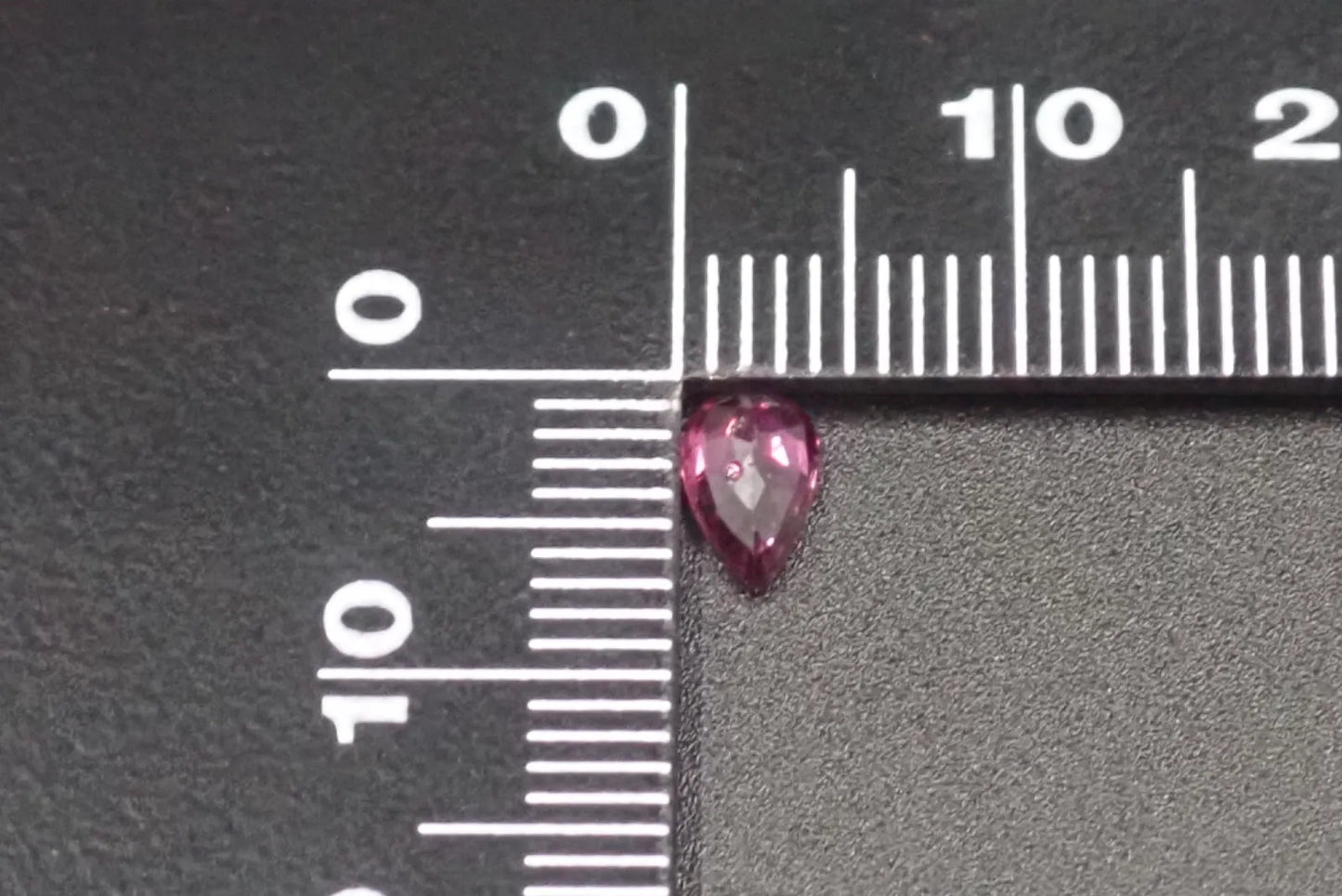 天然ルビー 0.554ct 約4×7mm ソーティング付き！