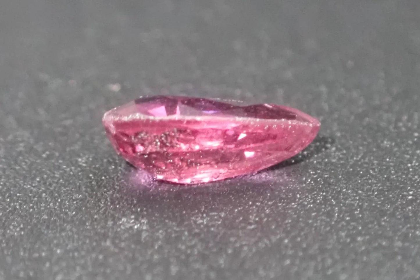 天然ルビー 0.554ct 約4×7mm ソーティング付き！