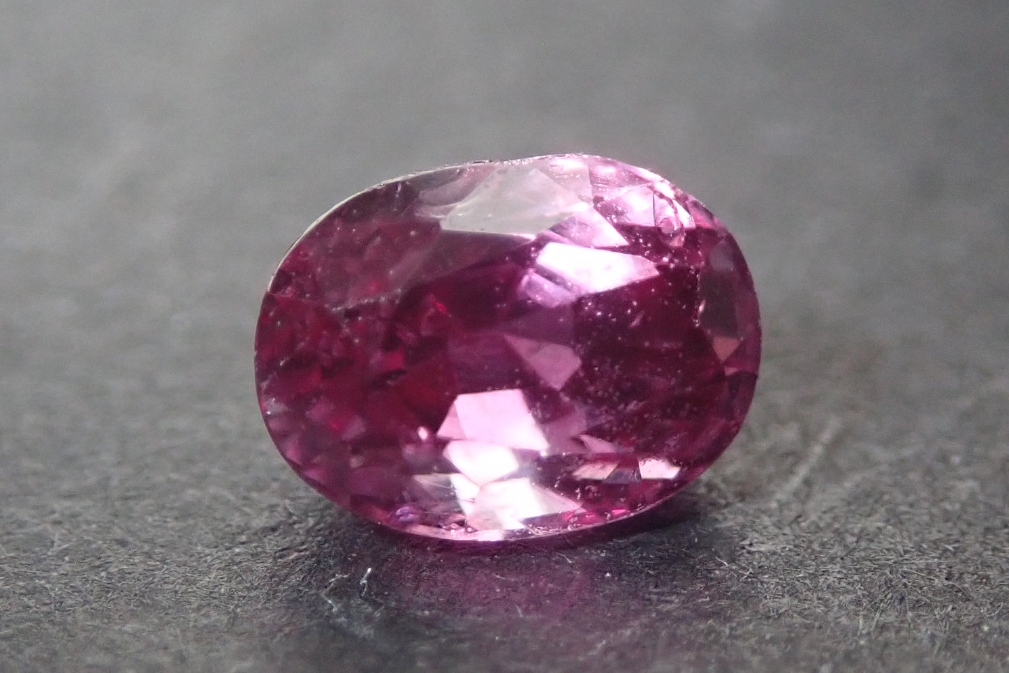 Violet pink sapphire 0.558ct