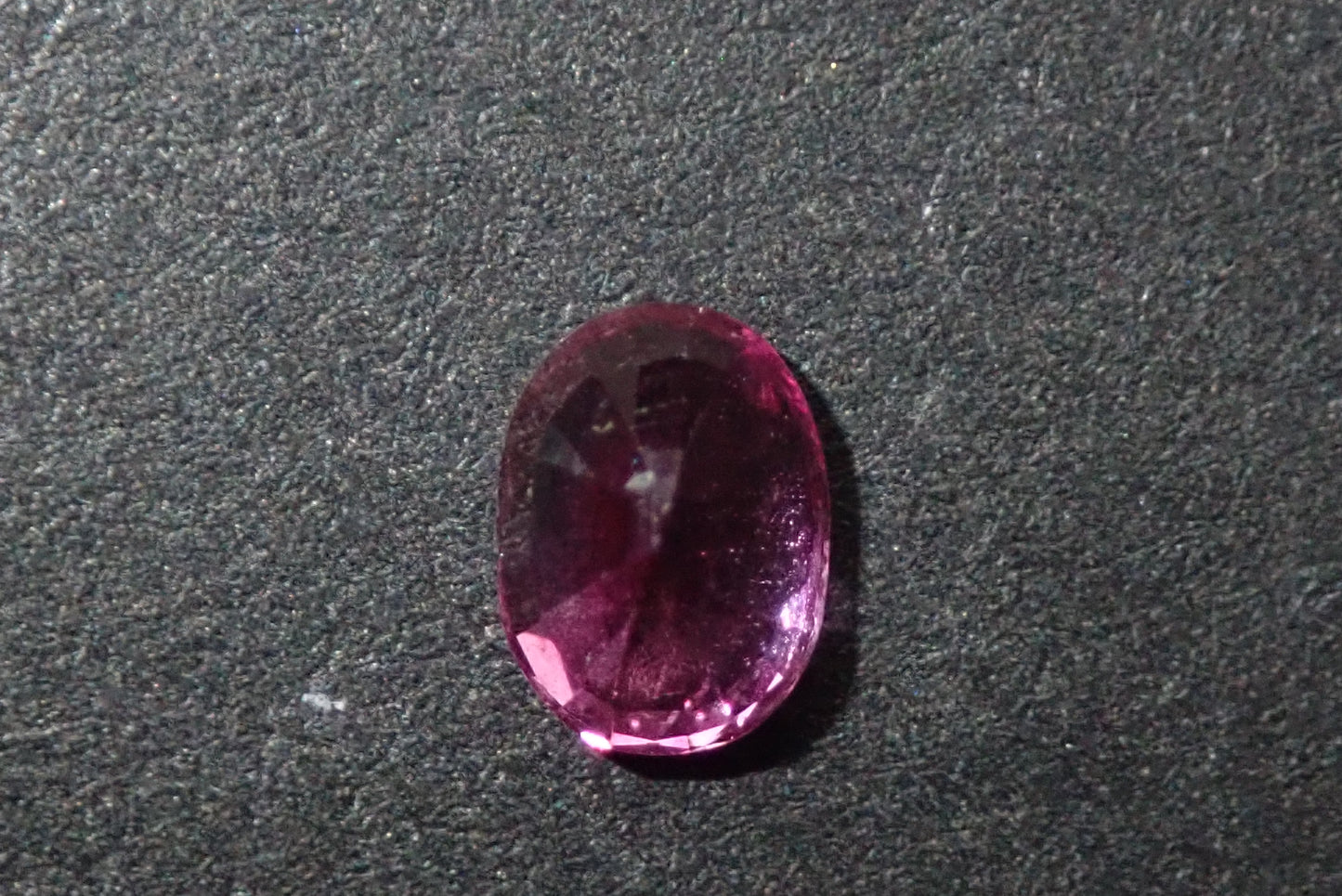 Violet pink sapphire 0.558ct