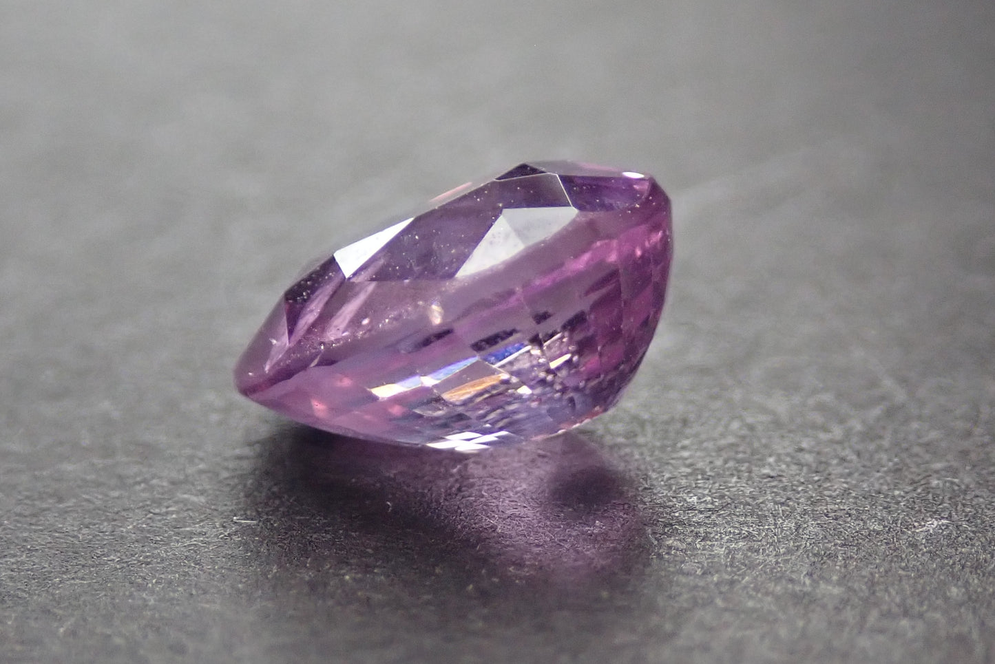 紫粉色蓝宝石 1.890 克拉
