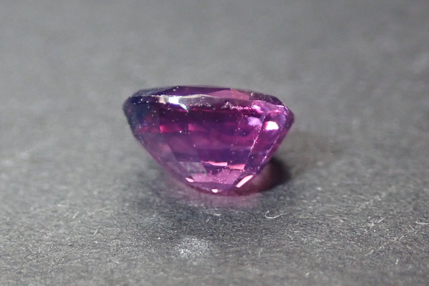 粉紫色蓝宝石 0.892 克拉