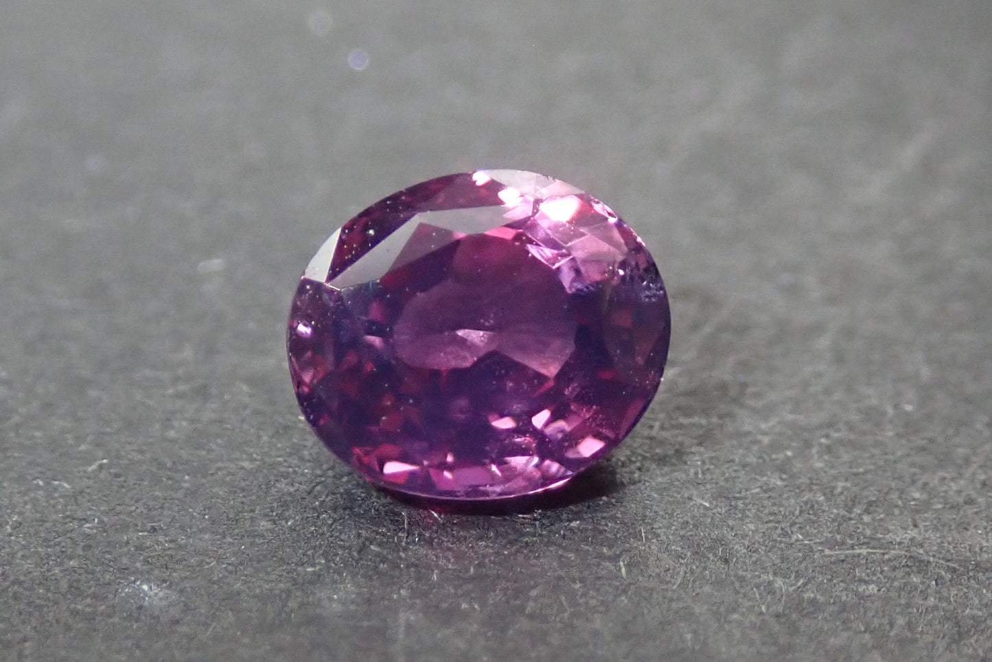 ピンク紫サファイア　0.892ct