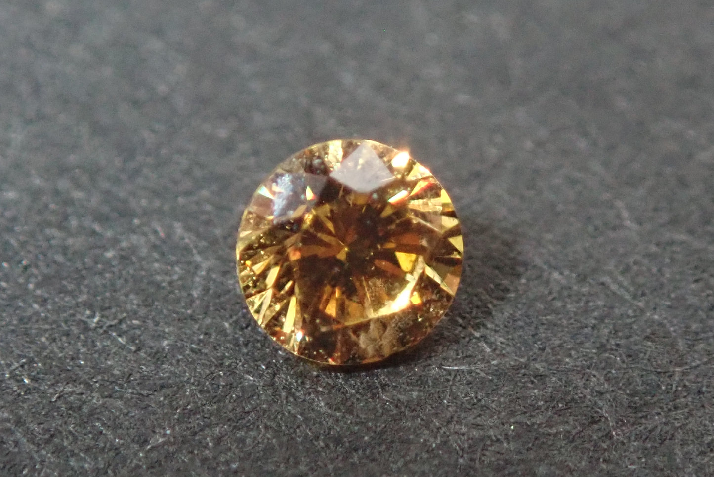 天然イエローダイヤモンド　0.057ct
