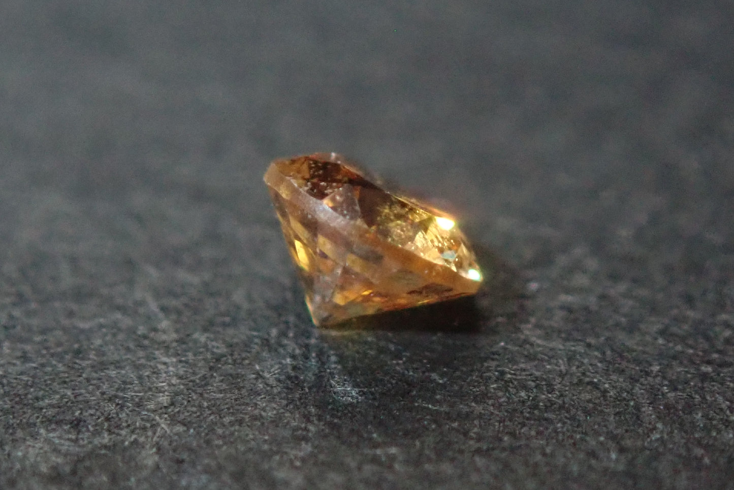 天然イエローダイヤモンド　0.057ct