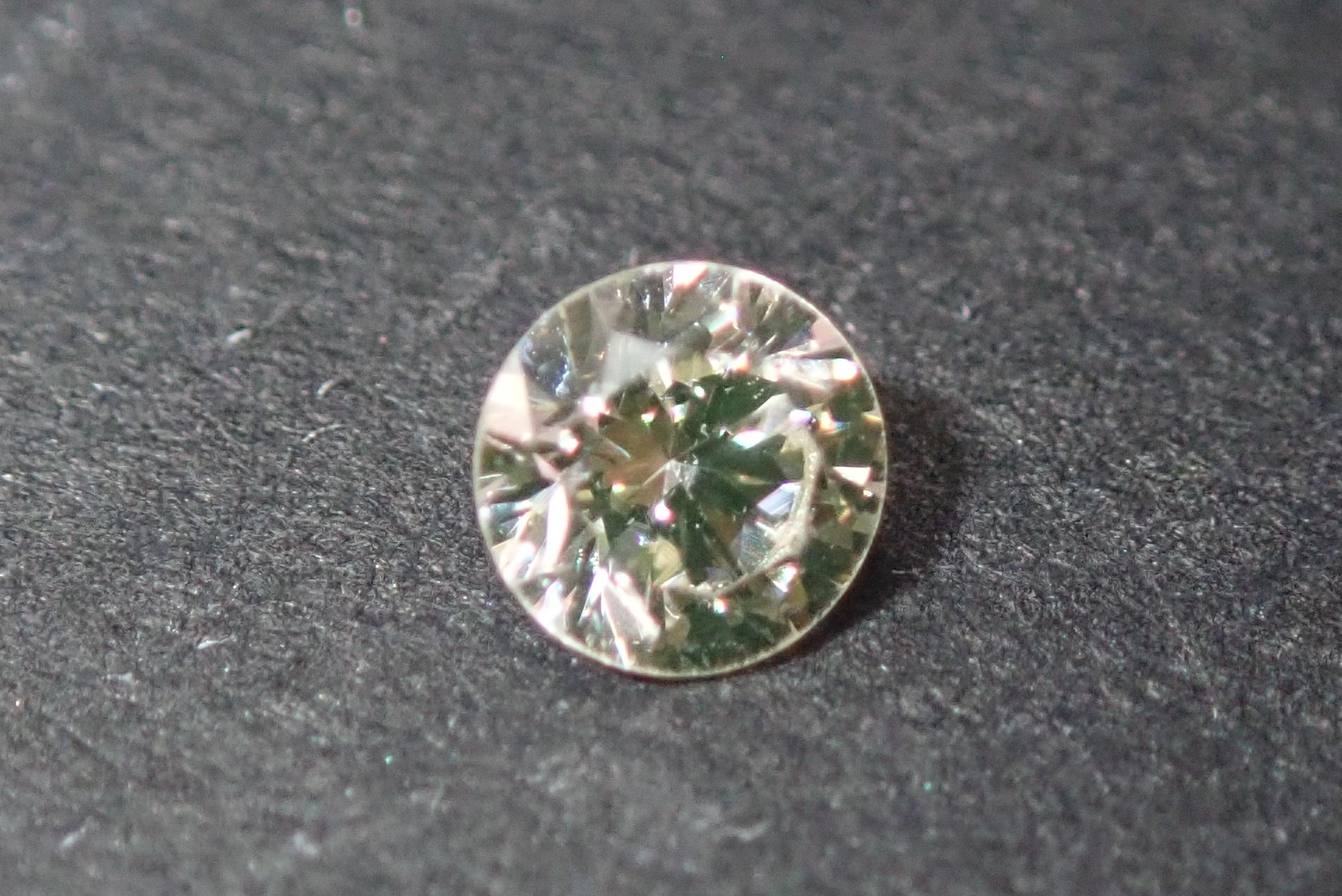 天然イエローダイヤモンド1石3.68ct計4.22ctサイズ13号鑑別付き