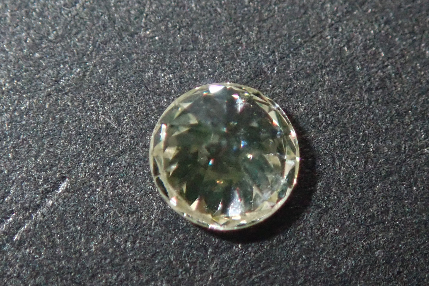 天然イエローダイヤモンド　0.094ct