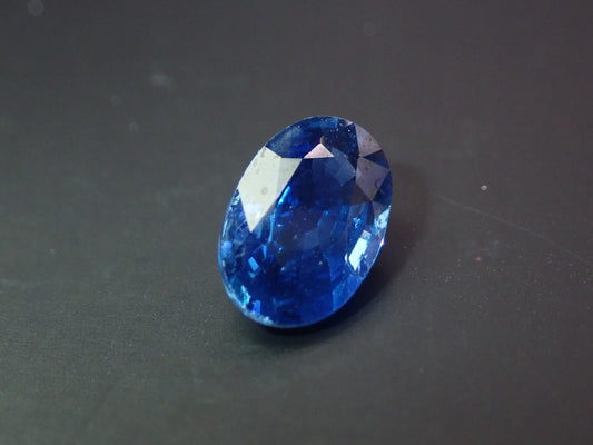 蓝色蓝宝石 2.070 克拉