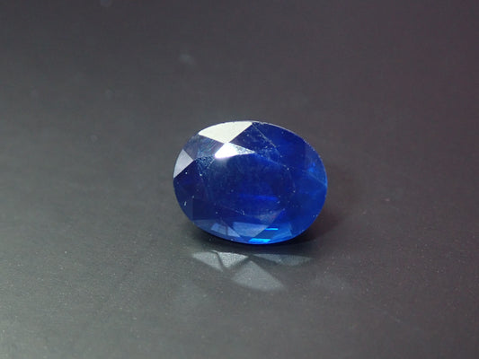 蓝色蓝宝石 2.956 克拉