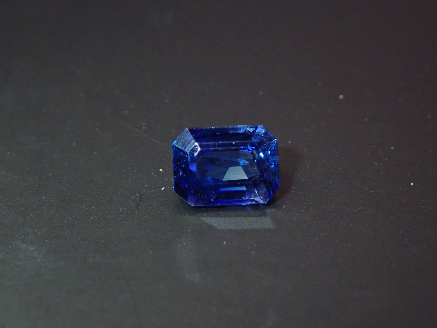 蓝色蓝宝石 0.752 克拉