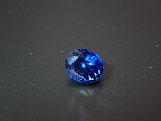 蓝色蓝宝石 0.714 克拉