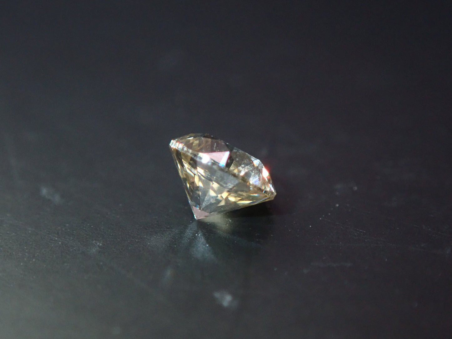 天然彩钻浅棕色钻石 0.403 克拉