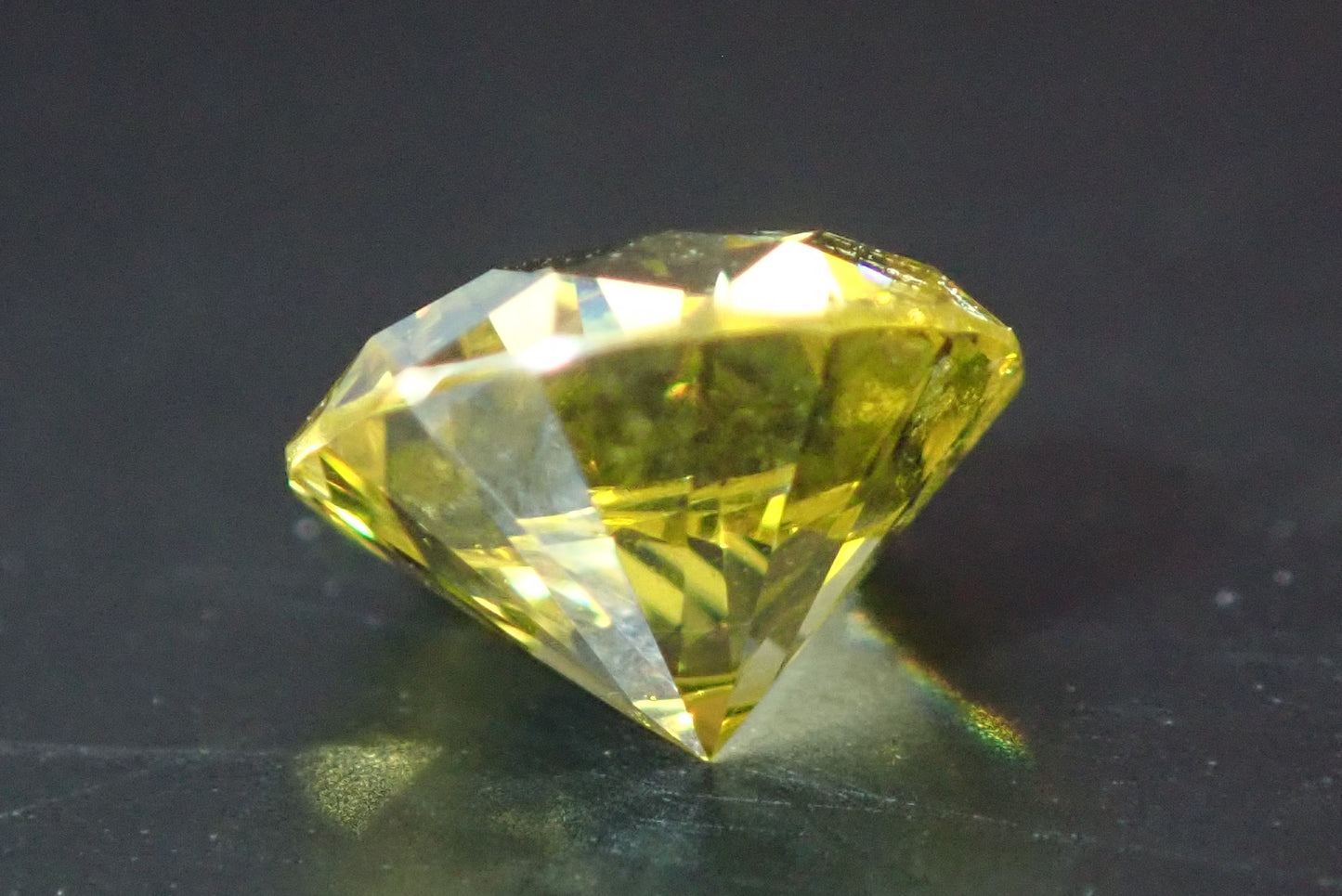 天然ファンシーインテンスイエローダイヤモンド　0.520ct