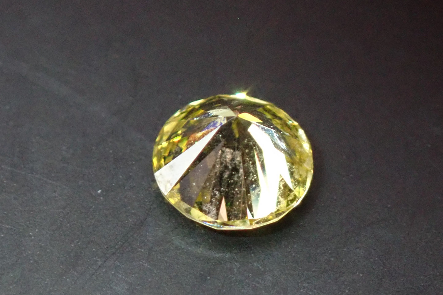 天然ファンシーインテンスイエローダイヤモンド　0.520ct
