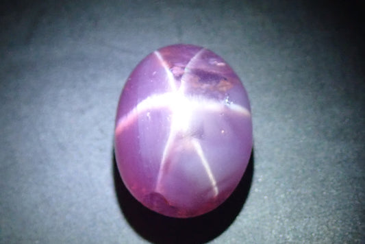 紫色星光蓝宝石 3.989 克拉