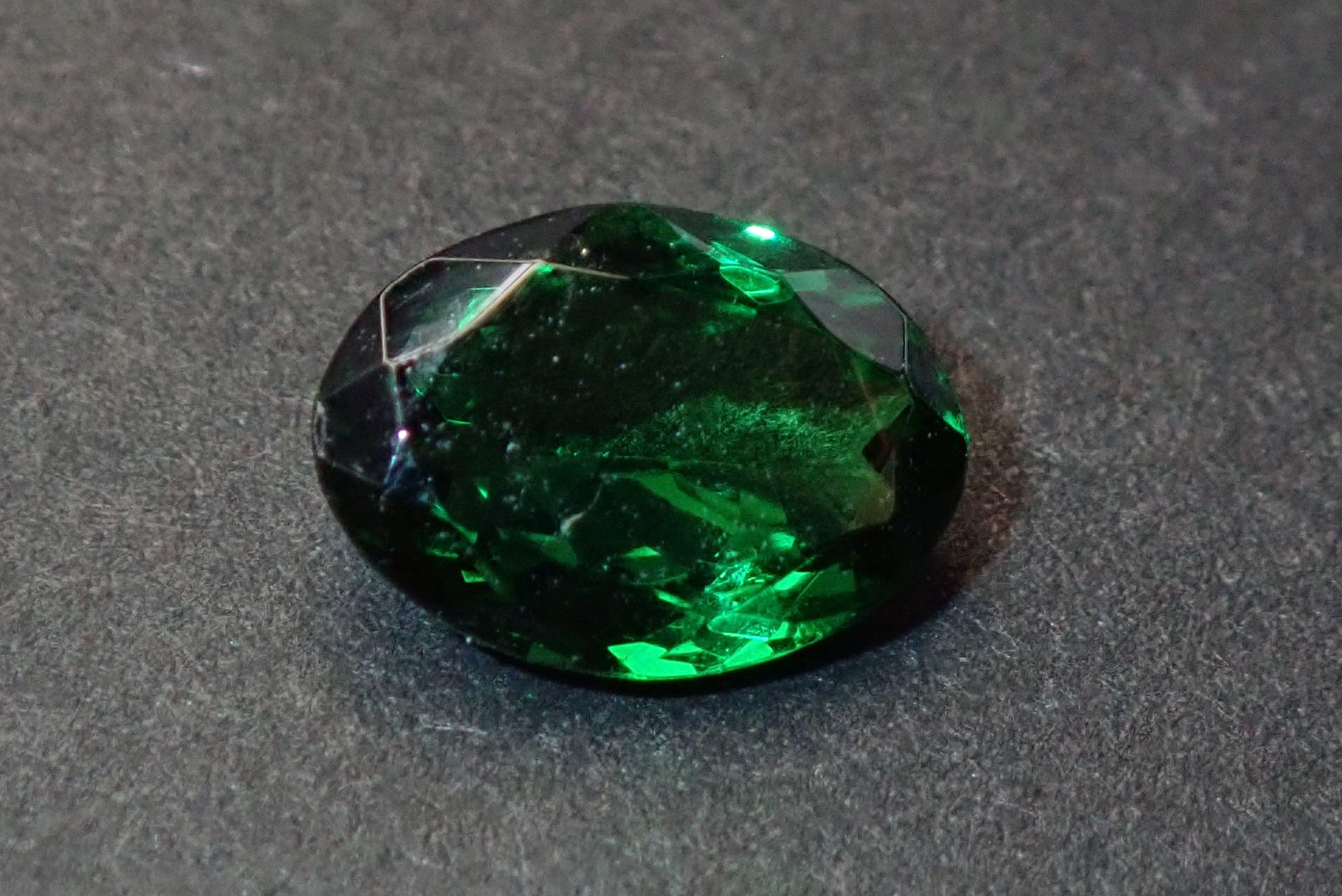 グロッシュラーライトガーネット 0.778ct – Shis Color