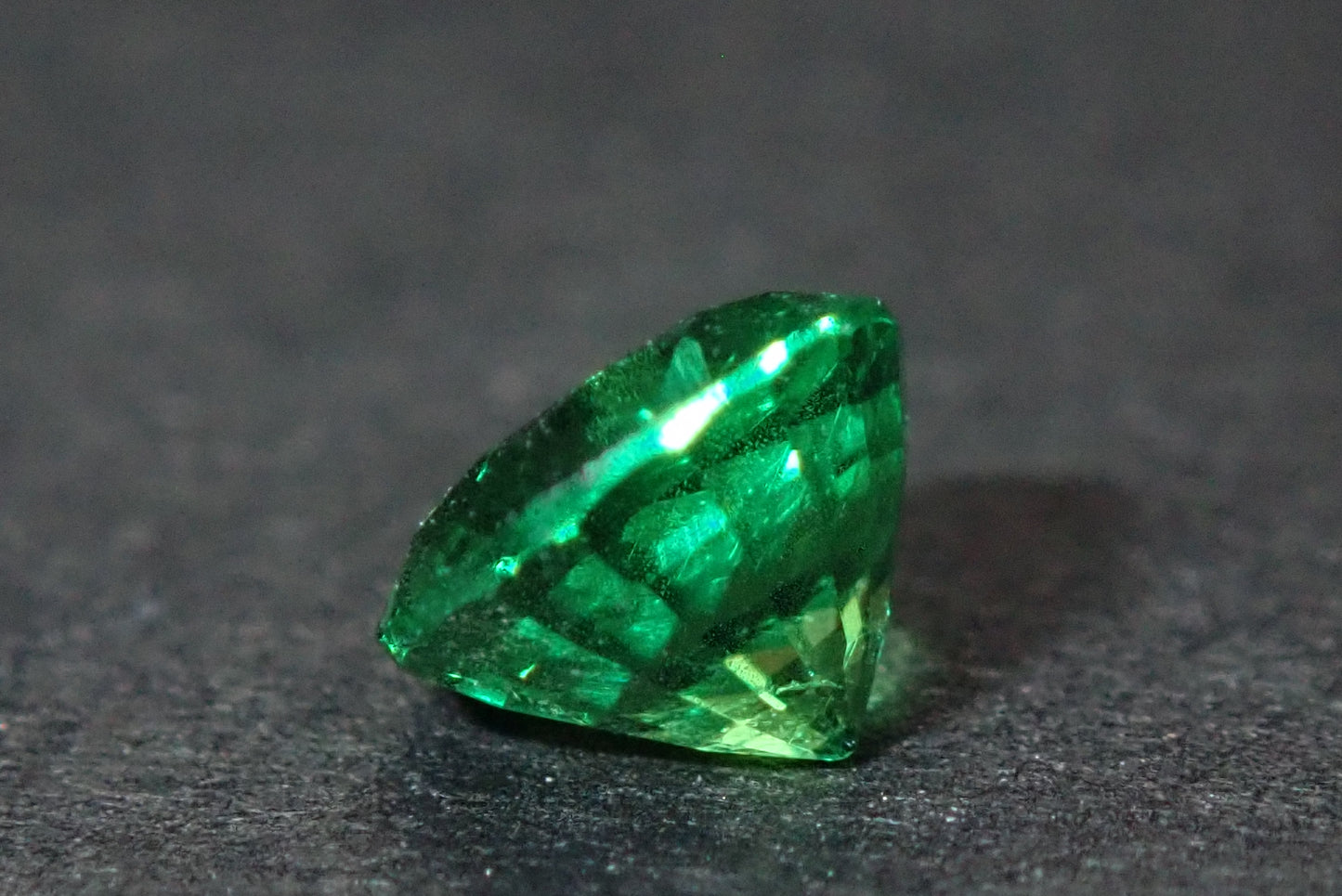 绿色钙铝榴石 0.371 克拉