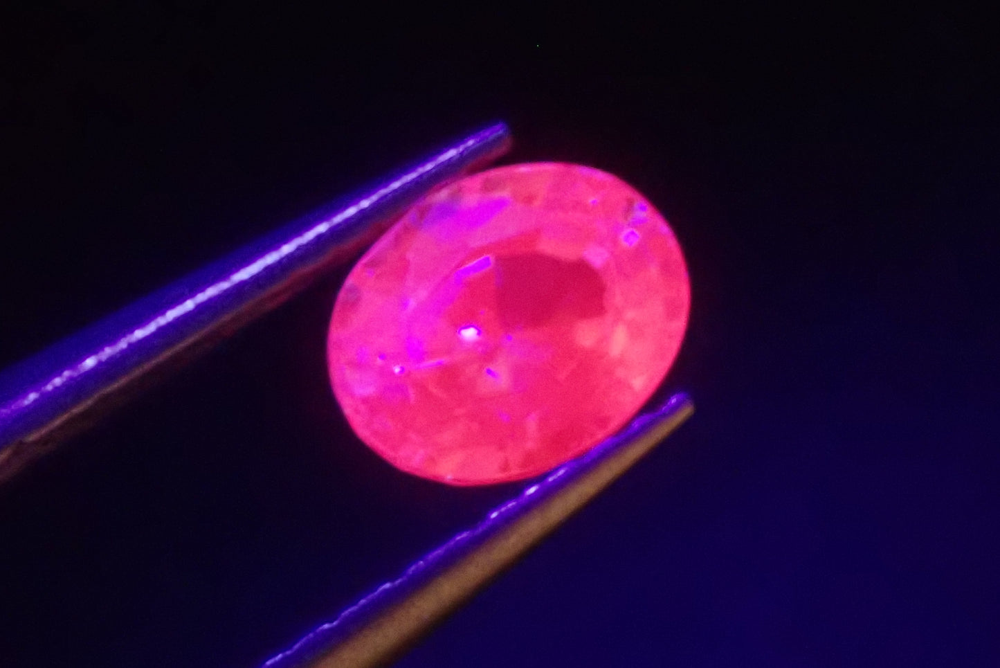 Pink blue-violet sapphire 1.308ct